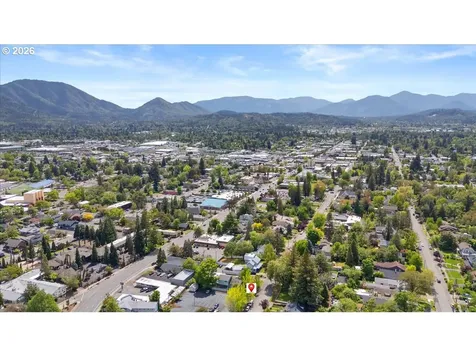847 NW 5th Street Grants Pass OR 97526