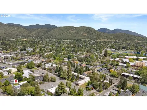 847 NW 5th Street Grants Pass OR 97526