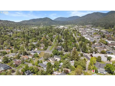 847 NW 5th Street Grants Pass OR 97526