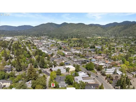 847 NW 5th Street Grants Pass OR 97526