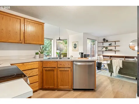9332 SW 42nd Avenue Portland OR 97219