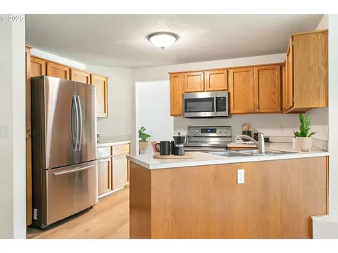 9332 SW 42nd Avenue Portland OR 97219