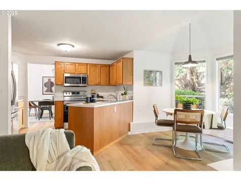 9332 SW 42nd Avenue Portland OR 97219