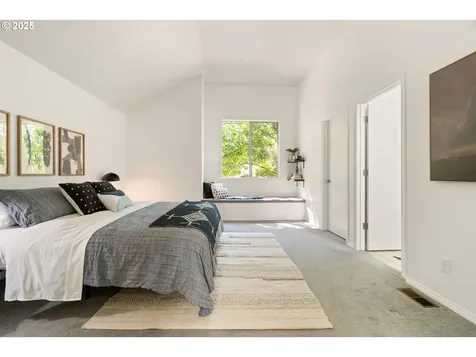 9332 SW 42nd Avenue Portland OR 97219