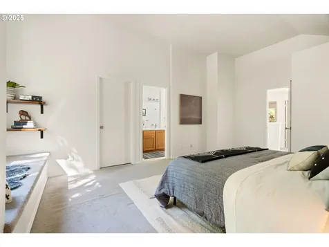 9332 SW 42nd Avenue Portland OR 97219