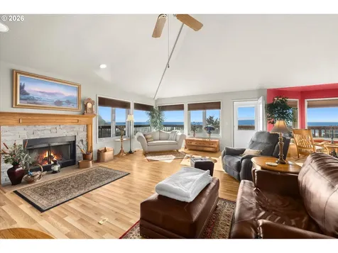407 King Street Yachats OR 97498