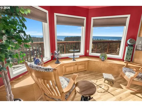 407 King Street Yachats OR 97498