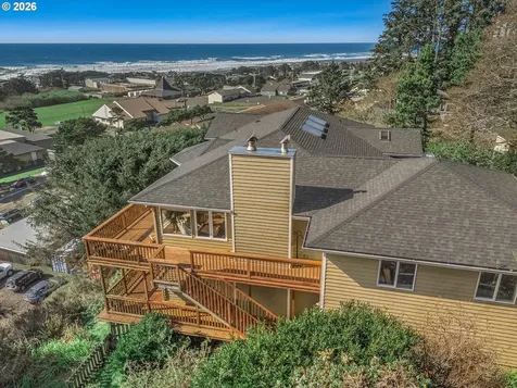 407 King Street Yachats OR 97498