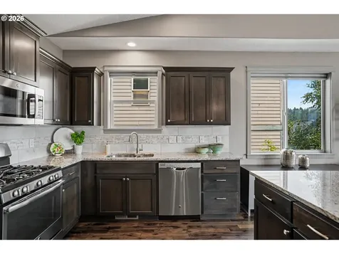 1644 Centennial Drive Silverton OR 97381
