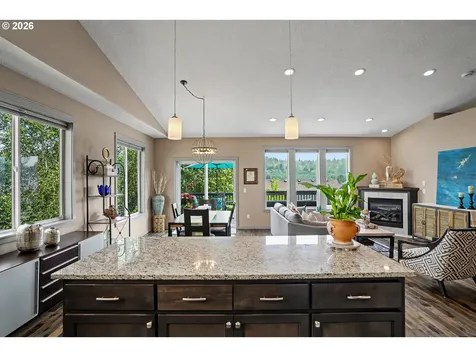 1644 Centennial Drive Silverton OR 97381