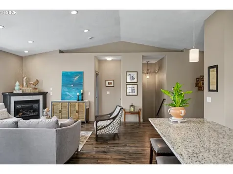 1644 Centennial Drive Silverton OR 97381