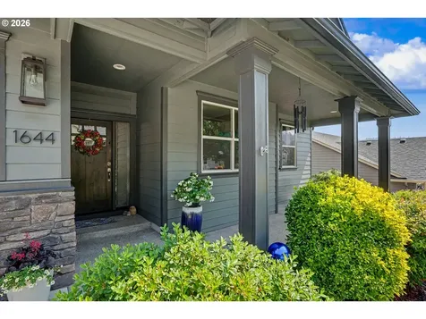1644 Centennial Drive Silverton OR 97381