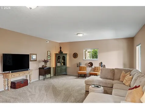 1644 Centennial Drive Silverton OR 97381