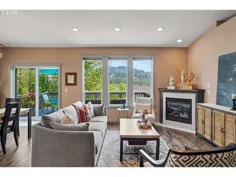 1644 Centennial Drive Silverton OR 97381