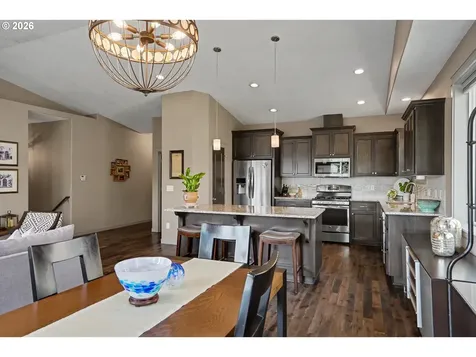 1644 Centennial Drive Silverton OR 97381