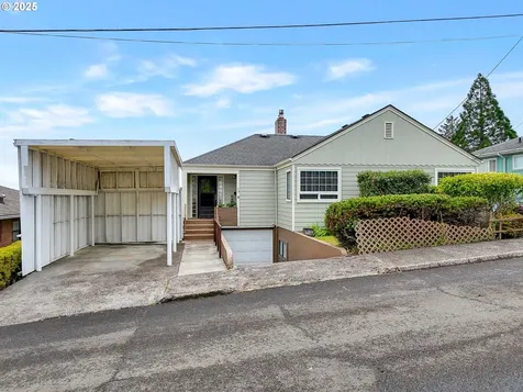 15 Auburn Avenue Astoria OR 97103