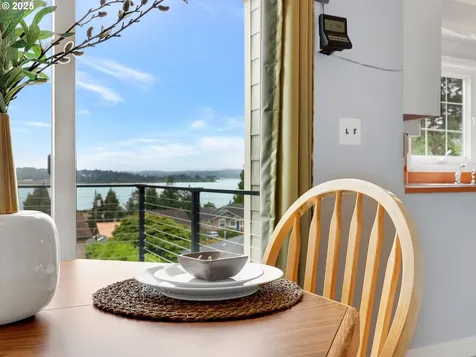 15 Auburn Avenue Astoria OR 97103