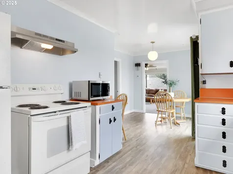 15 Auburn Avenue Astoria OR 97103