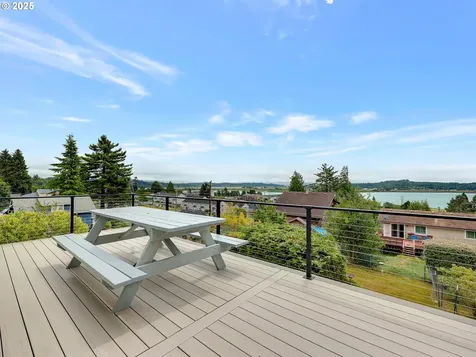 15 Auburn Avenue Astoria OR 97103