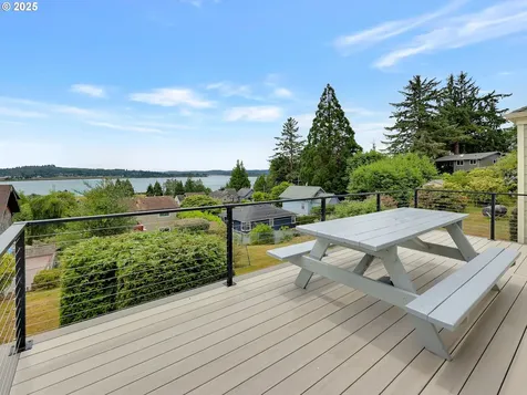 15 Auburn Avenue Astoria OR 97103