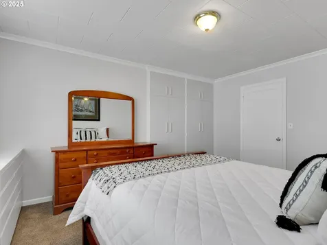 15 Auburn Avenue Astoria OR 97103