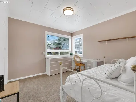 15 Auburn Avenue Astoria OR 97103