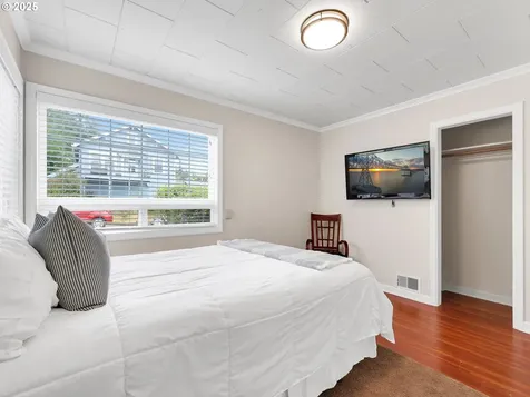 15 Auburn Avenue Astoria OR 97103