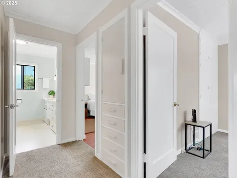 15 Auburn Avenue Astoria OR 97103