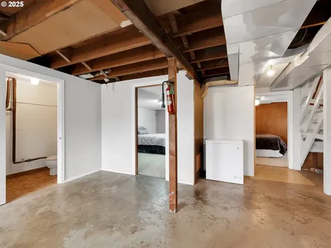 15 Auburn Avenue Astoria OR 97103