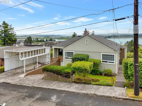 15 Auburn Avenue Astoria OR 97103