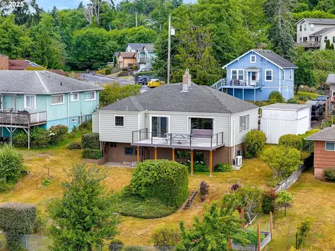 15 Auburn Avenue Astoria OR 97103