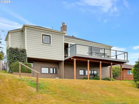 15 Auburn Avenue Astoria OR 97103