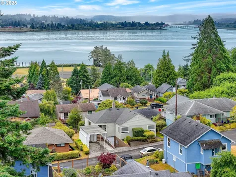 15 Auburn Avenue Astoria OR 97103