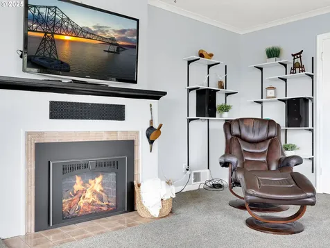 15 Auburn Avenue Astoria OR 97103