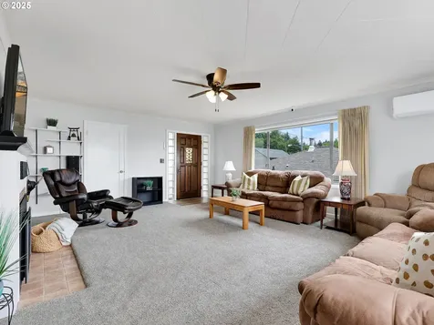 15 Auburn Avenue Astoria OR 97103