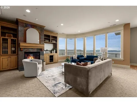 742 W Chestnut Street Washougal WA 98671