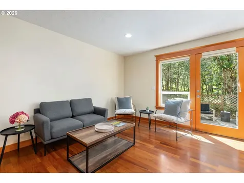 214 N 18th Street Hood River OR 97031