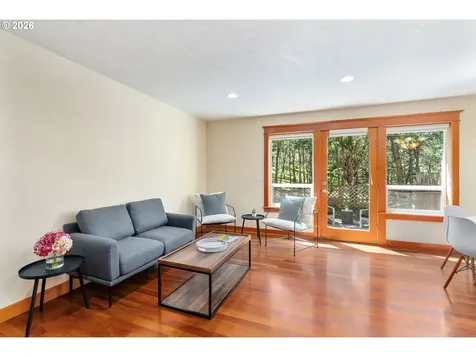214 N 18th Street Hood River OR 97031