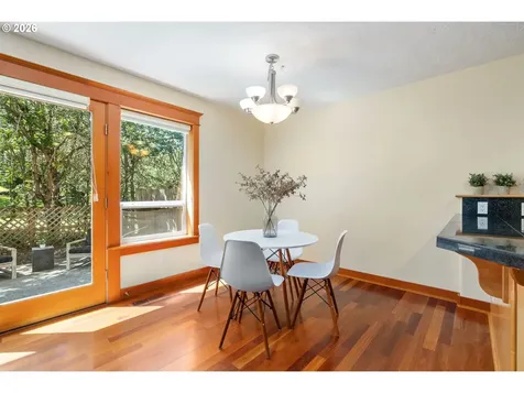 214 N 18th Street Hood River OR 97031