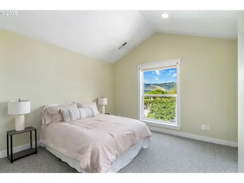 214 N 18th Street Hood River OR 97031
