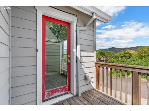 214 N 18th Street Hood River OR 97031