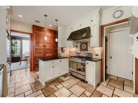 2833 NW Cumberland Road Portland OR 97210