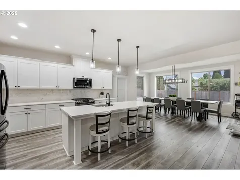 1039 NE 15th Avenue Canby OR 97013