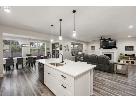 1039 NE 15th Avenue Canby OR 97013