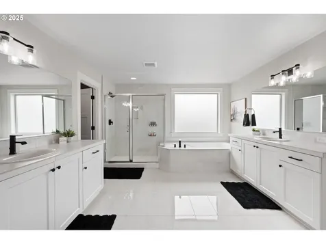 1039 NE 15th Avenue Canby OR 97013