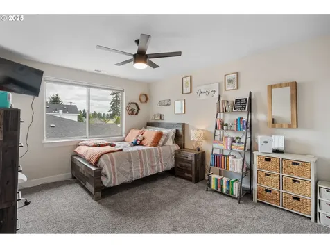 1039 NE 15th Avenue Canby OR 97013