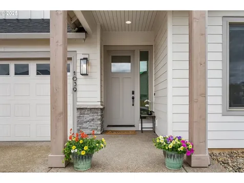 1039 NE 15th Avenue Canby OR 97013