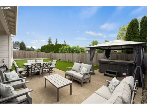 1039 NE 15th Avenue Canby OR 97013