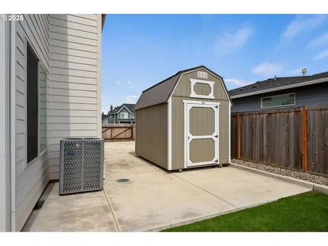 1039 NE 15th Avenue Canby OR 97013