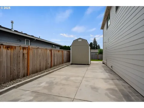 1039 NE 15th Avenue Canby OR 97013